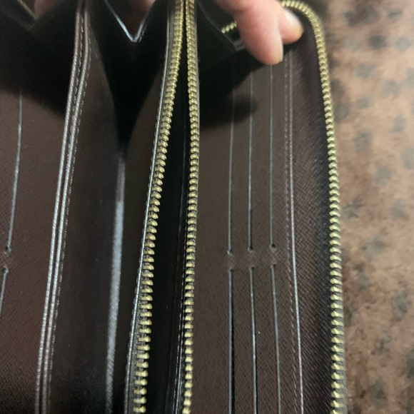 Damier Ebene zippy wallet in good used condition, no flaws - Picture 7 of 8